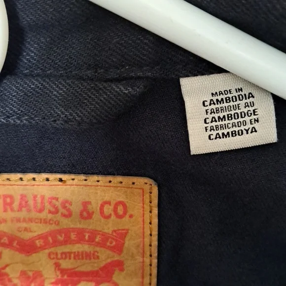 Levi's Black Denim Trucker Jacket - Men's Classic Fit - Picture 3 of 4